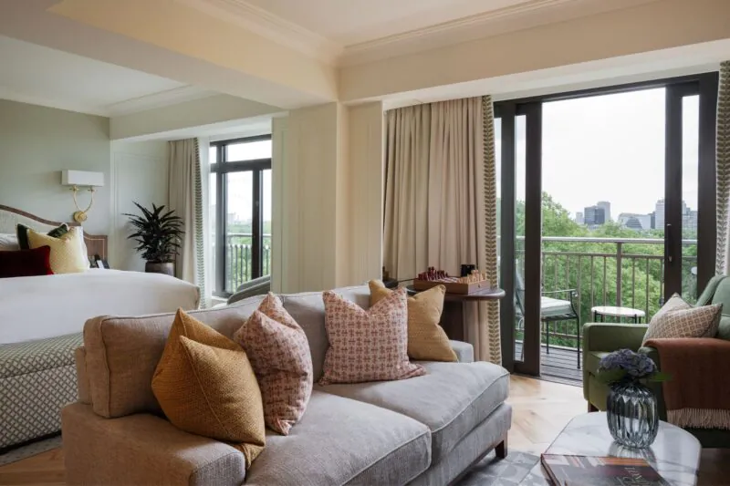 The Athenaeum Hotel & Residences Green Park View Suite living space