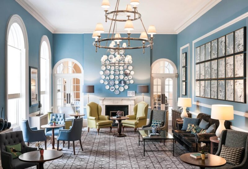 The Queens Hotel lounge