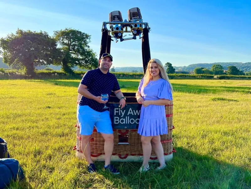 Fly away balloon experience couple