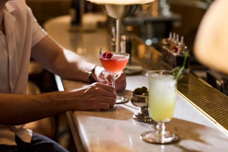 Sutton-Hotel-Collection-autumn-break-2025-free-cocktail