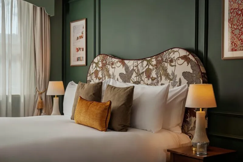 Sutton-Hotel-Collection-autumn-break-2025-Francis-Hotel-Bath-bedroom.