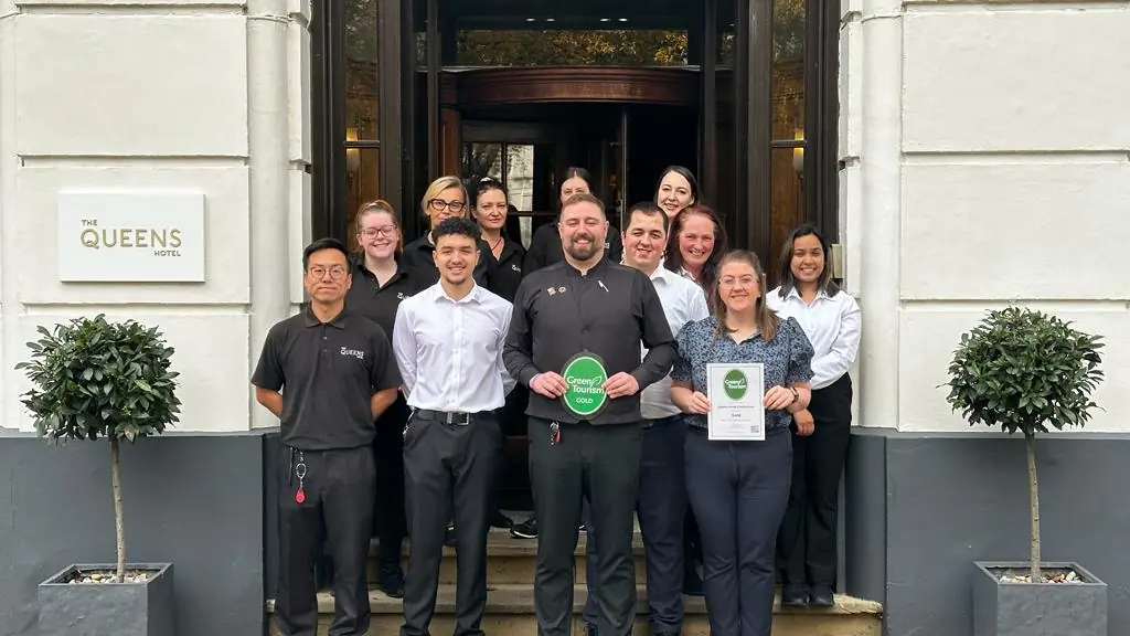 The Queens Hotel stand proud with their Green Tourism award