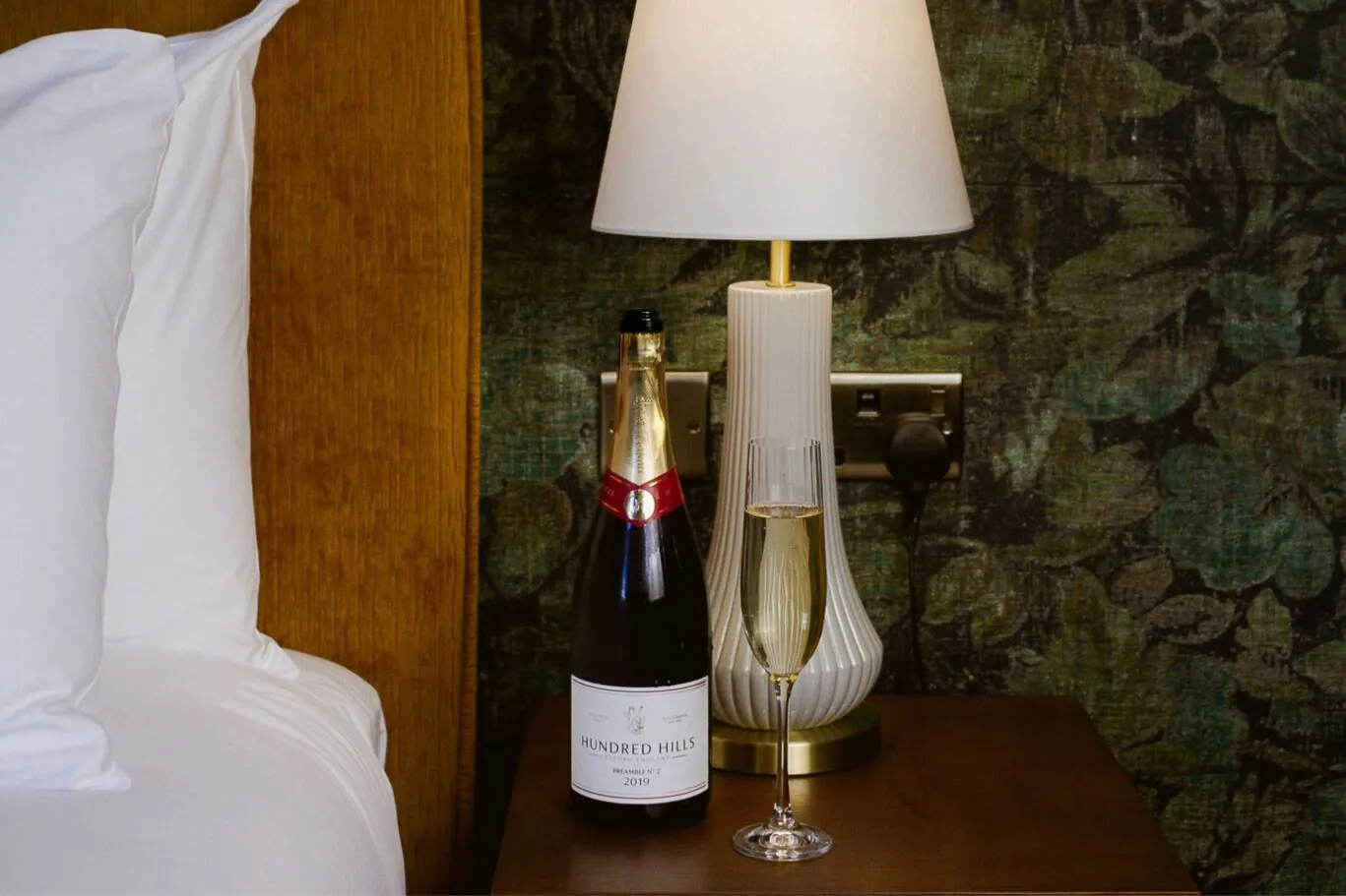 francis-hotel-bath-bedroom-with-hundred-hills-champagne